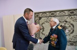 Губернатор Роман Бусаргин поздравил с Днем строителя труженика тыла, командира военно-строительного отряда Николая Сомова.  
