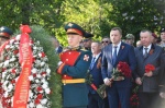 Перед Днём Победы, прошло традиционное возложение цветов к Мемориалу защитникам Отечества на Воскресенском кладбище Саратова. 